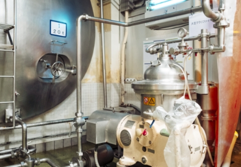 遠心分離機による清浄化 - 不純物を取り除くA2牛乳の製造工程